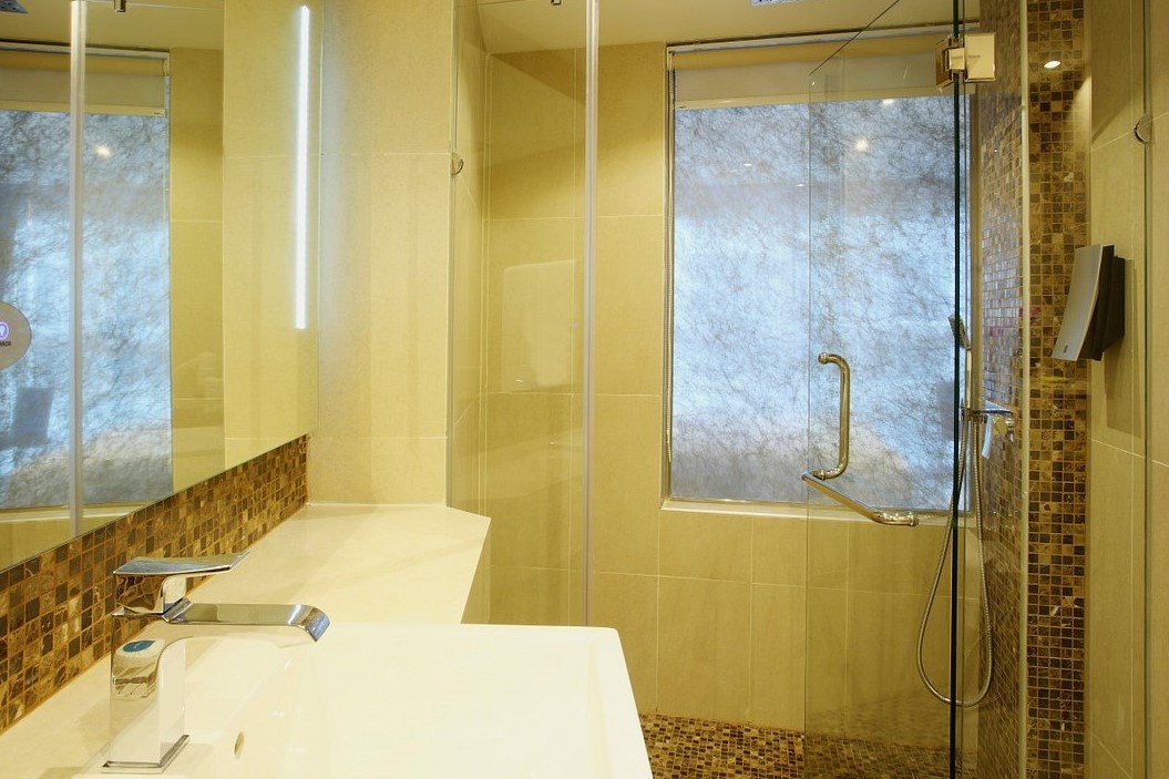 03-premier-bathroom-1 3X2