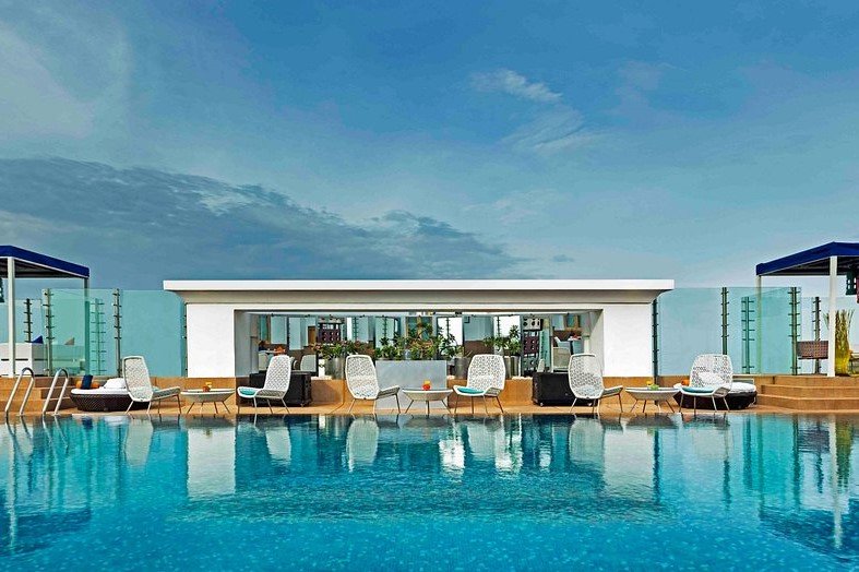 aqua-rooftop-poolside 3X2