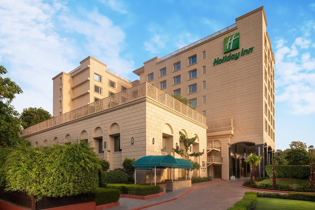 holiday-inn-agra-facade 3X2