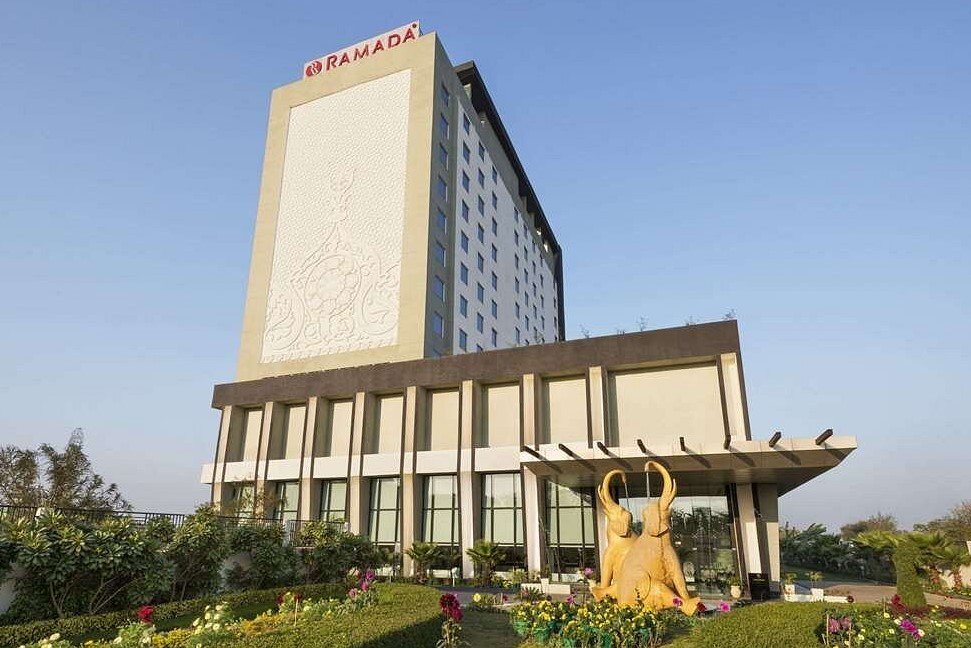 welcome-to-the-ramada AGRA 3X2